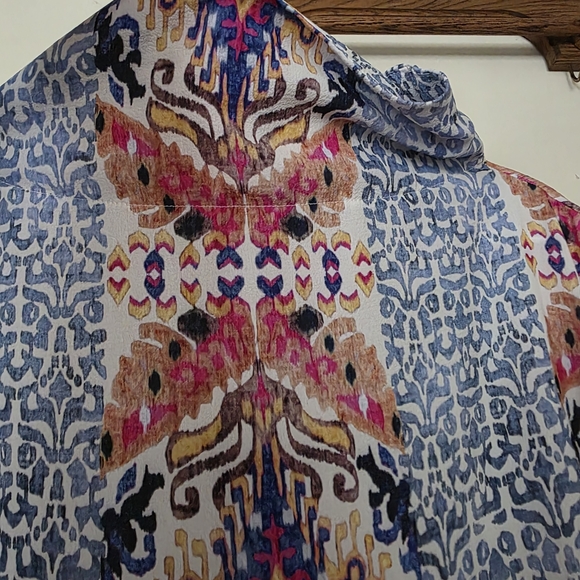 Colorful Patterned Women's Top - Picture 5 of 8